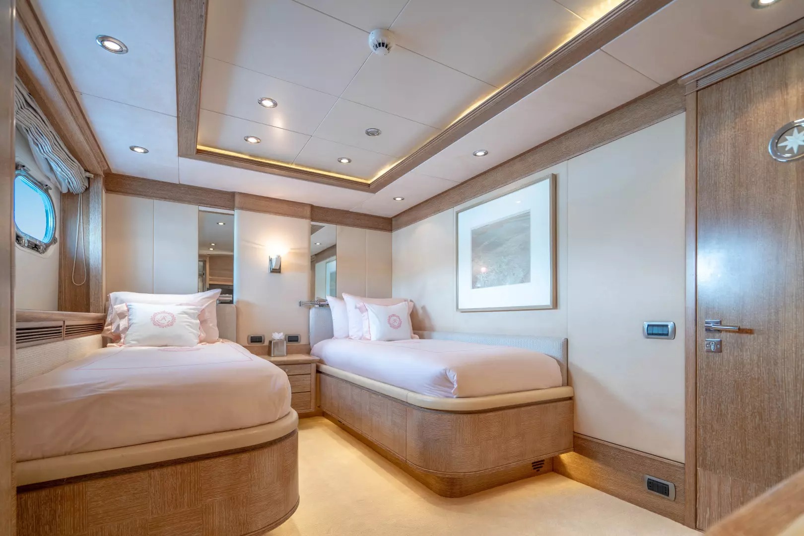 4.6 Twin guest suite.jpg