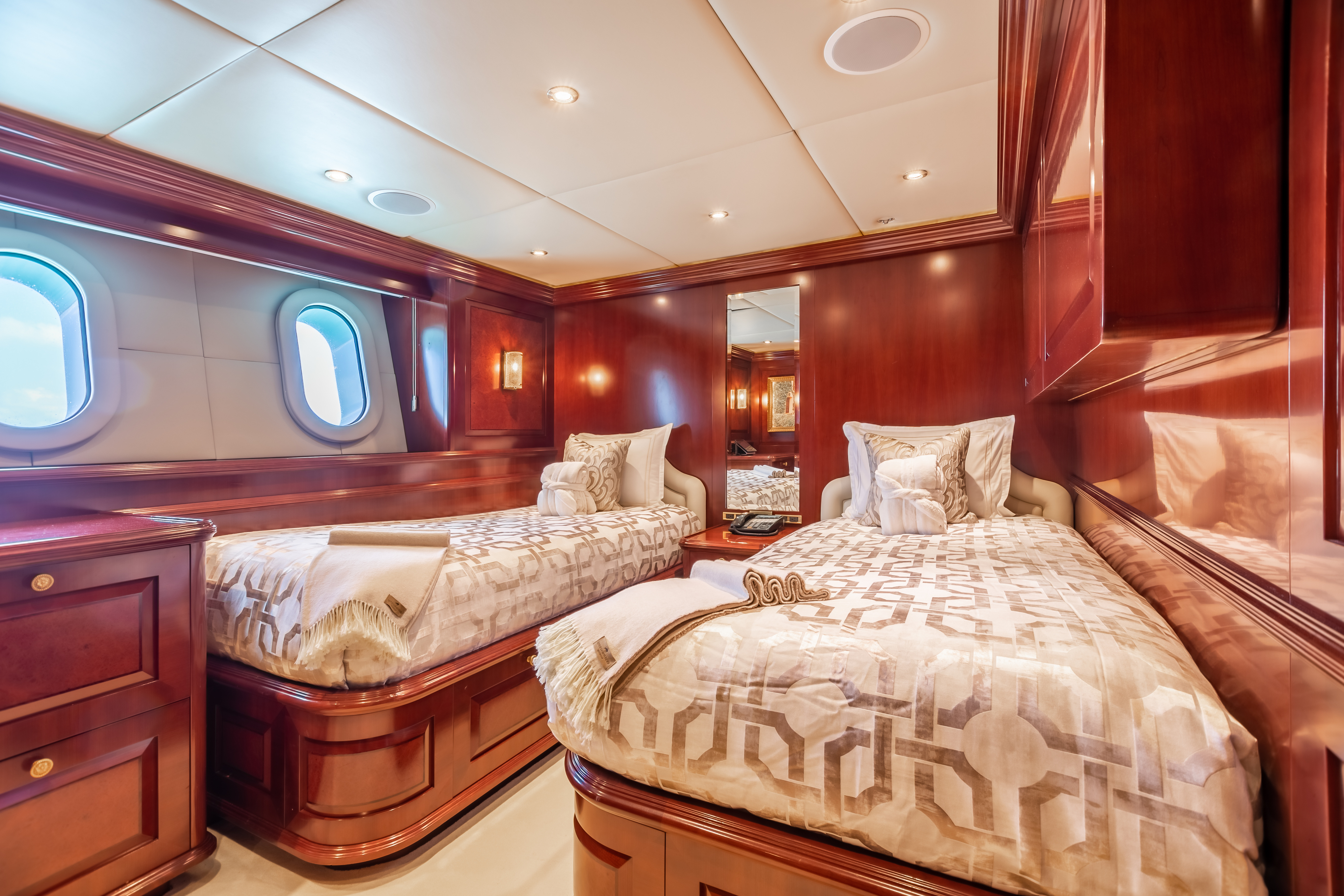 4.6 Twin stateroom.jpg