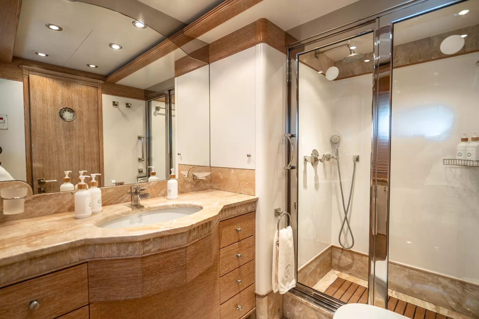 4.8 Guest ensuite.jpg
