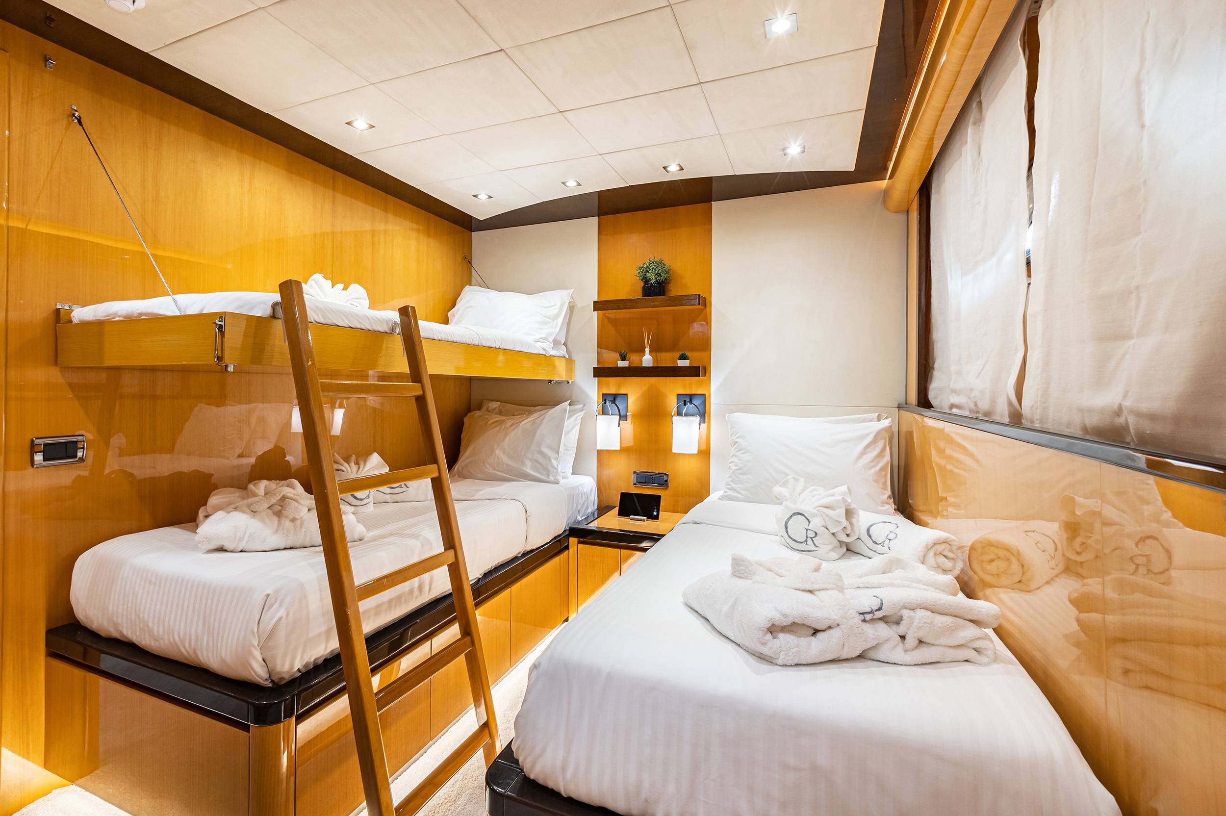 4.8 Twin suite with additional pullman bunk.jpg
