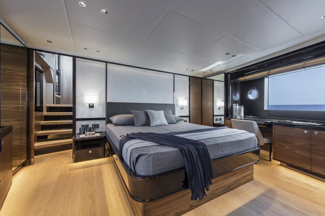 401 Full beam guest suite.jpg
