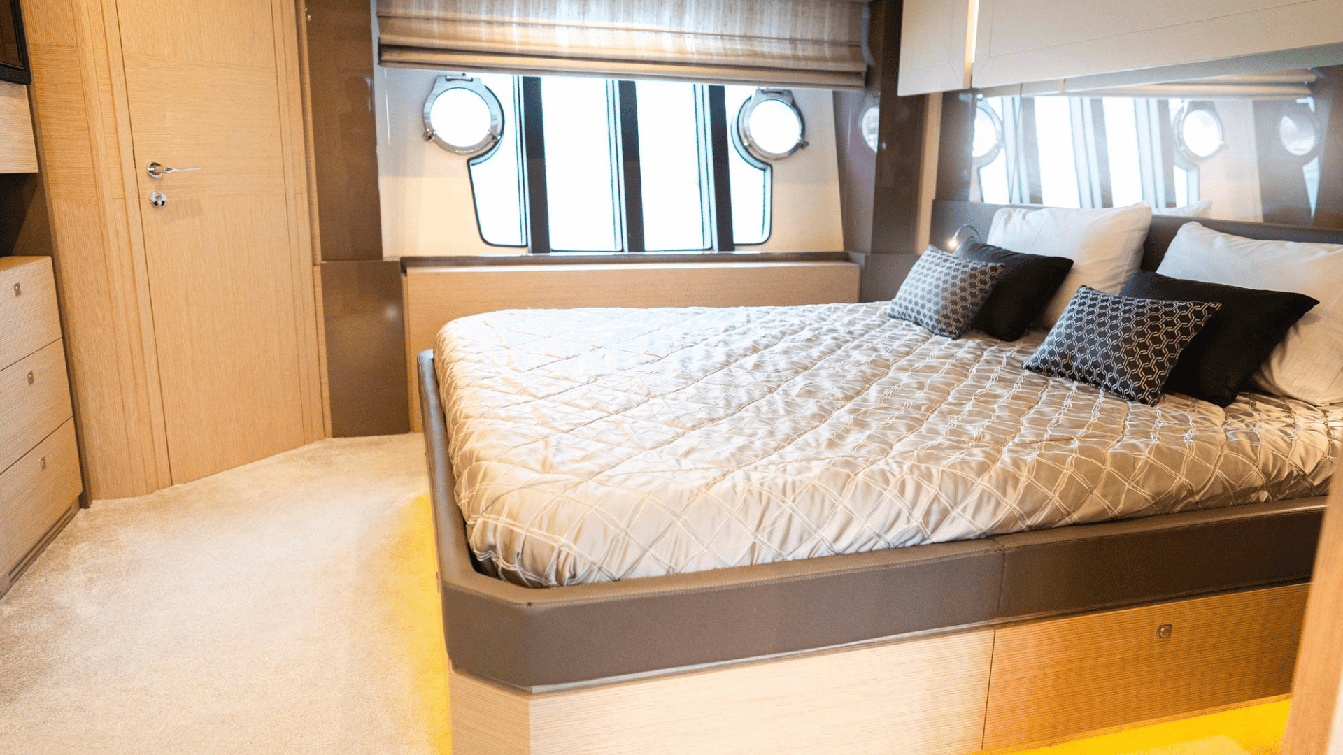 401 Full beam master suite.png