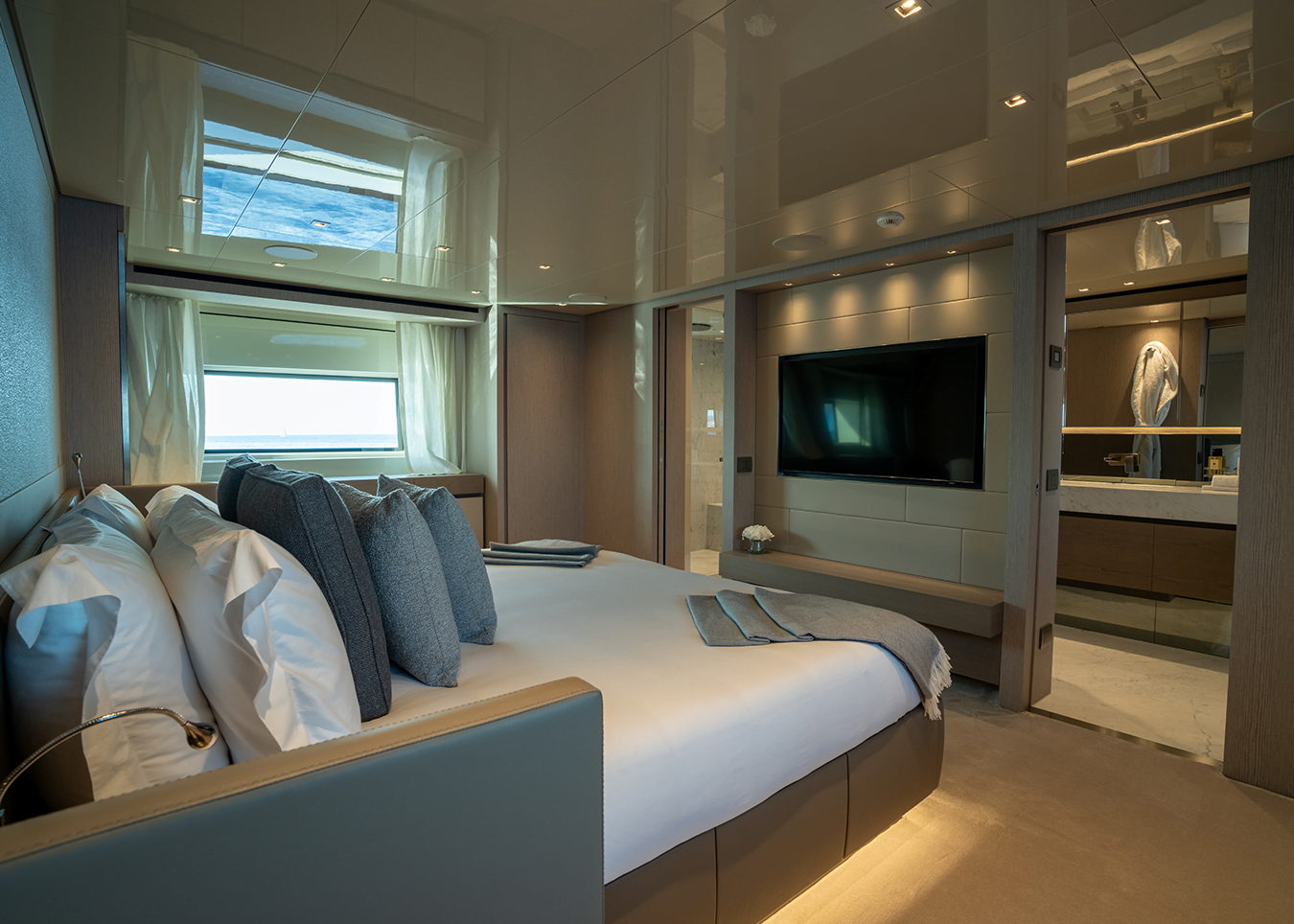 401 Master suite on the main deck.png