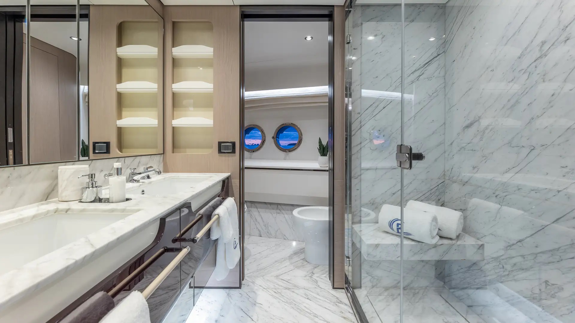 401 Primary ensuite.jpg