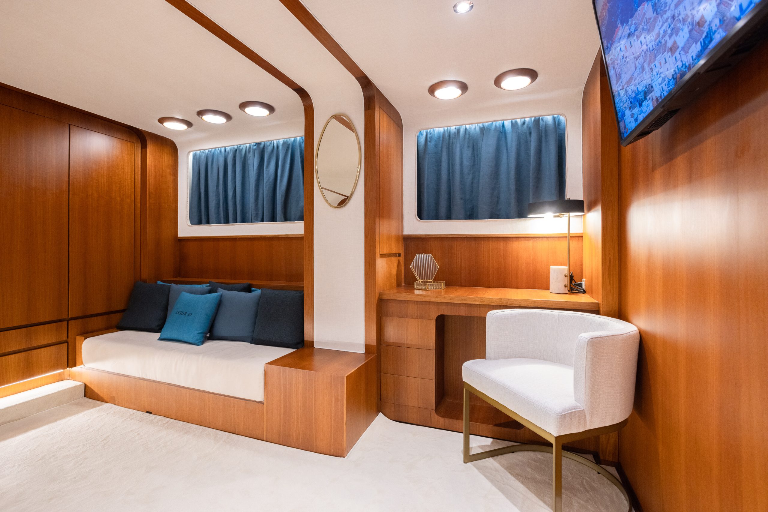 402 Guest suite seating area.jpg