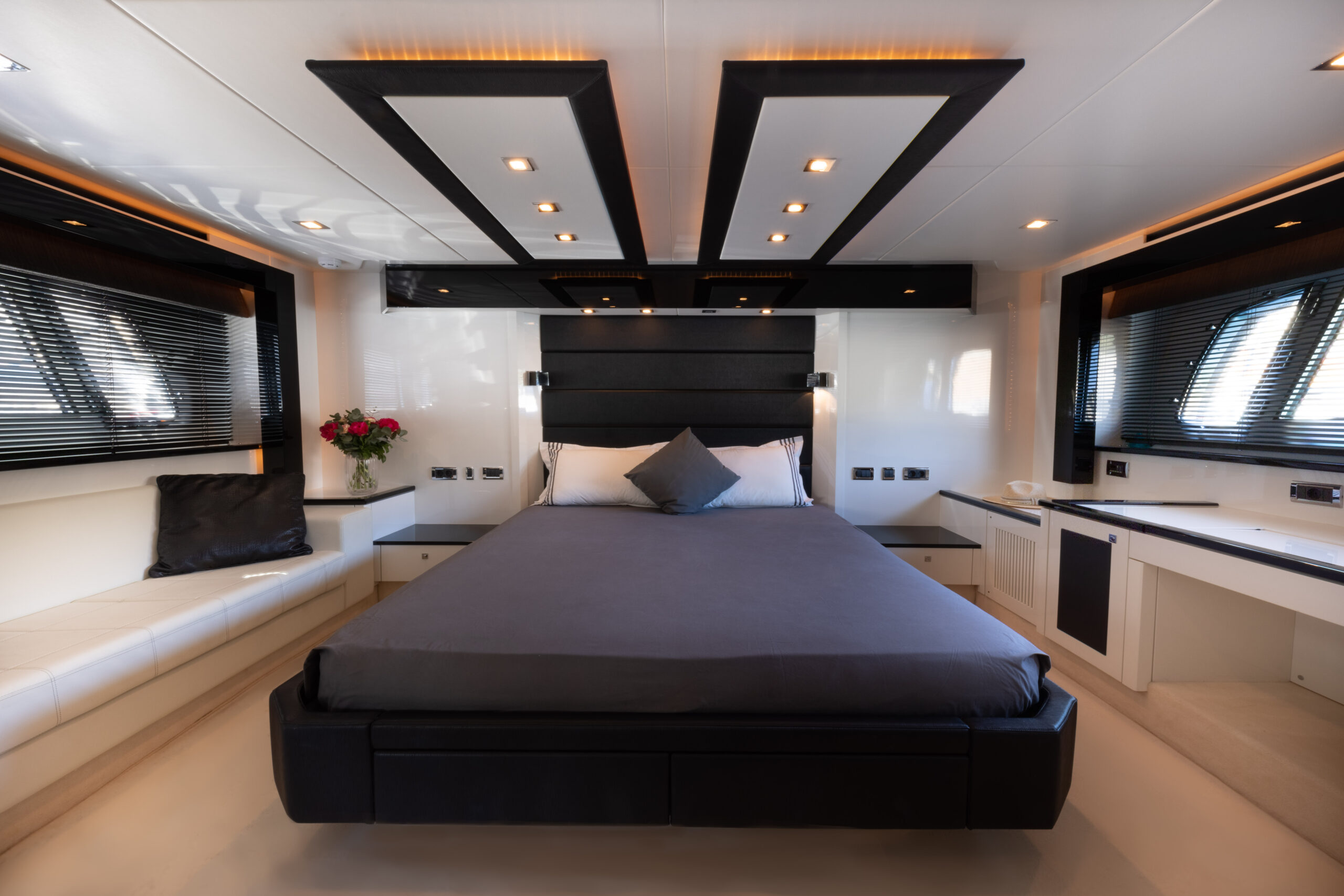 402 Main salon king sized bed.jpg