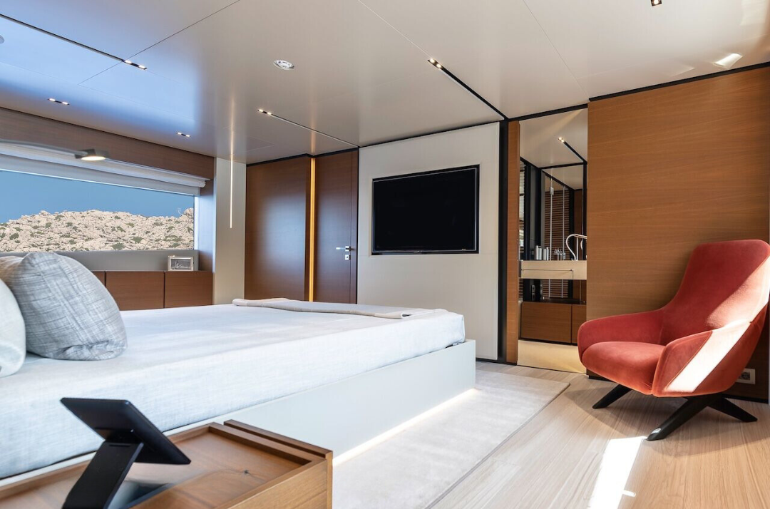402 Master stateroom.png