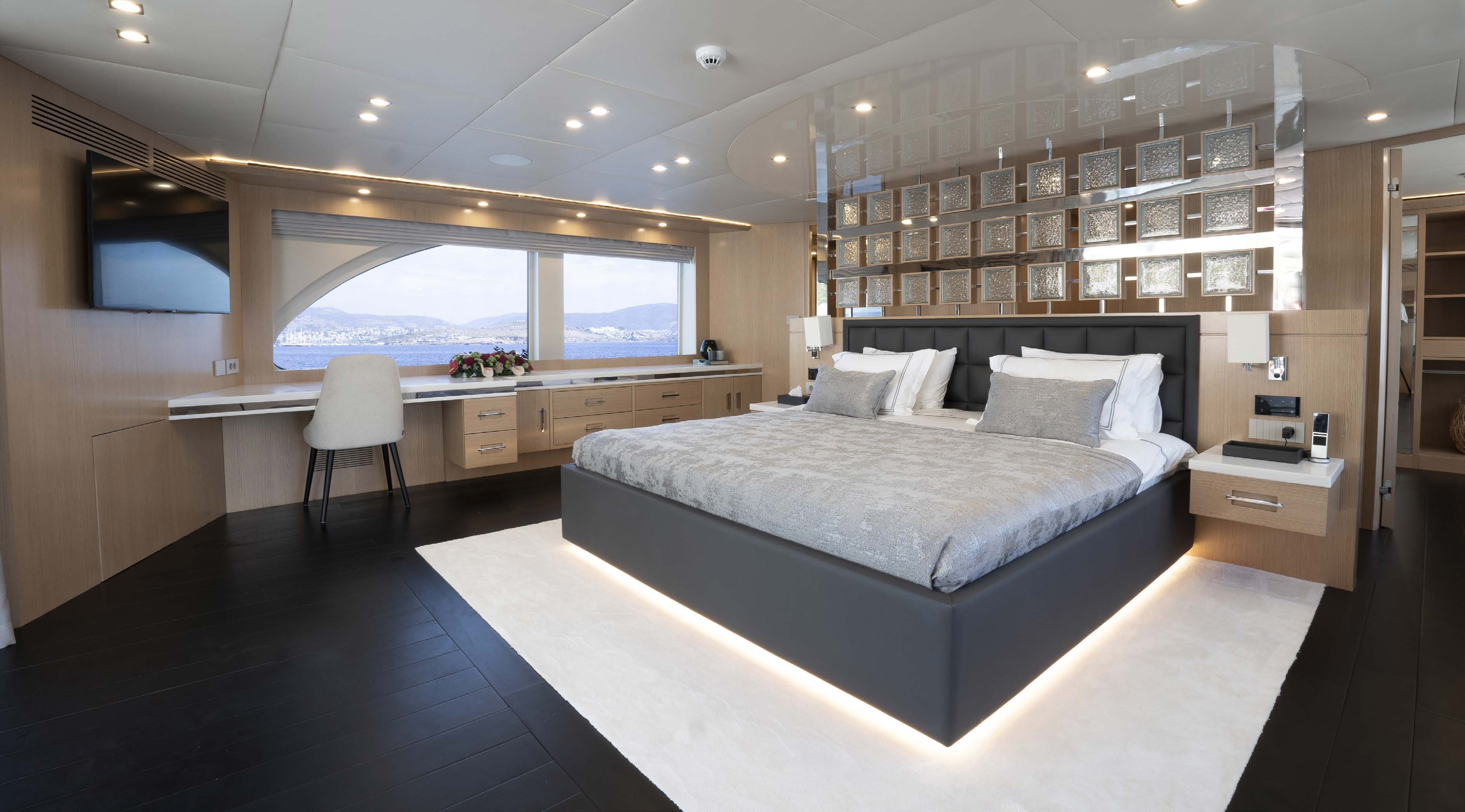402 Upper deck master suite.jpg
