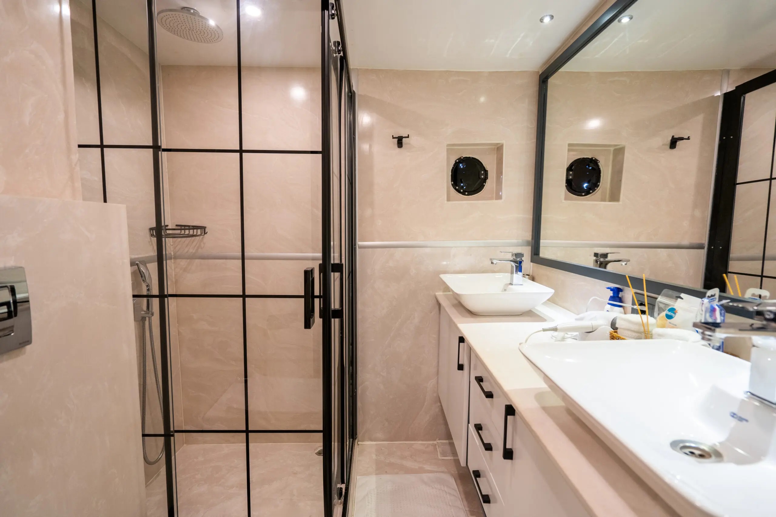 403 Main deck master ensuite.jpg