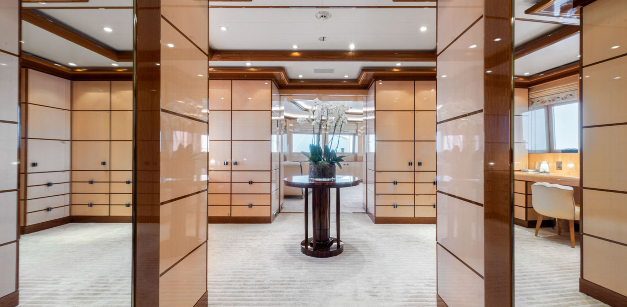 403 Owner's suite dressing room.jpg