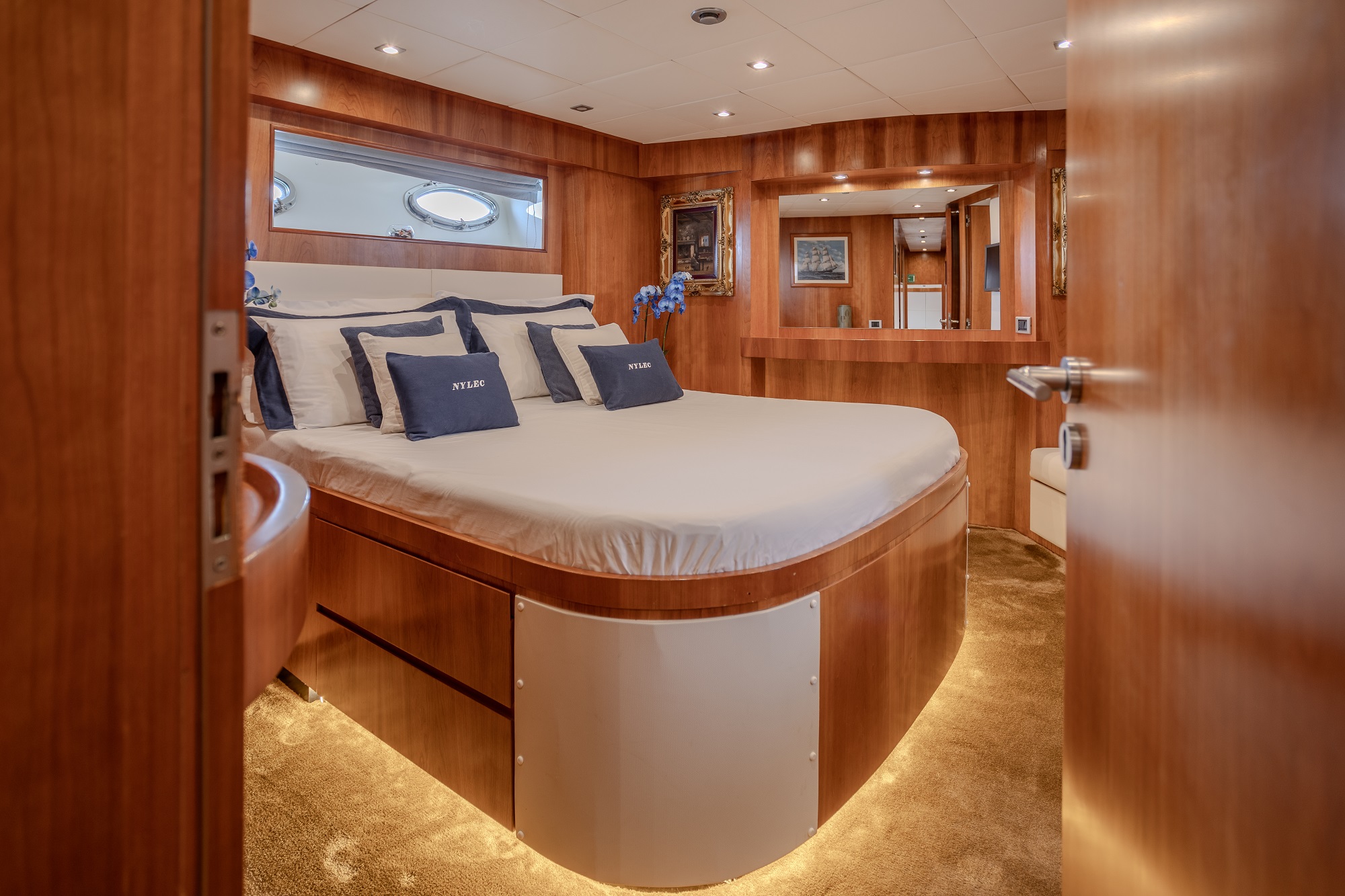 403 VIP cabin.jpg