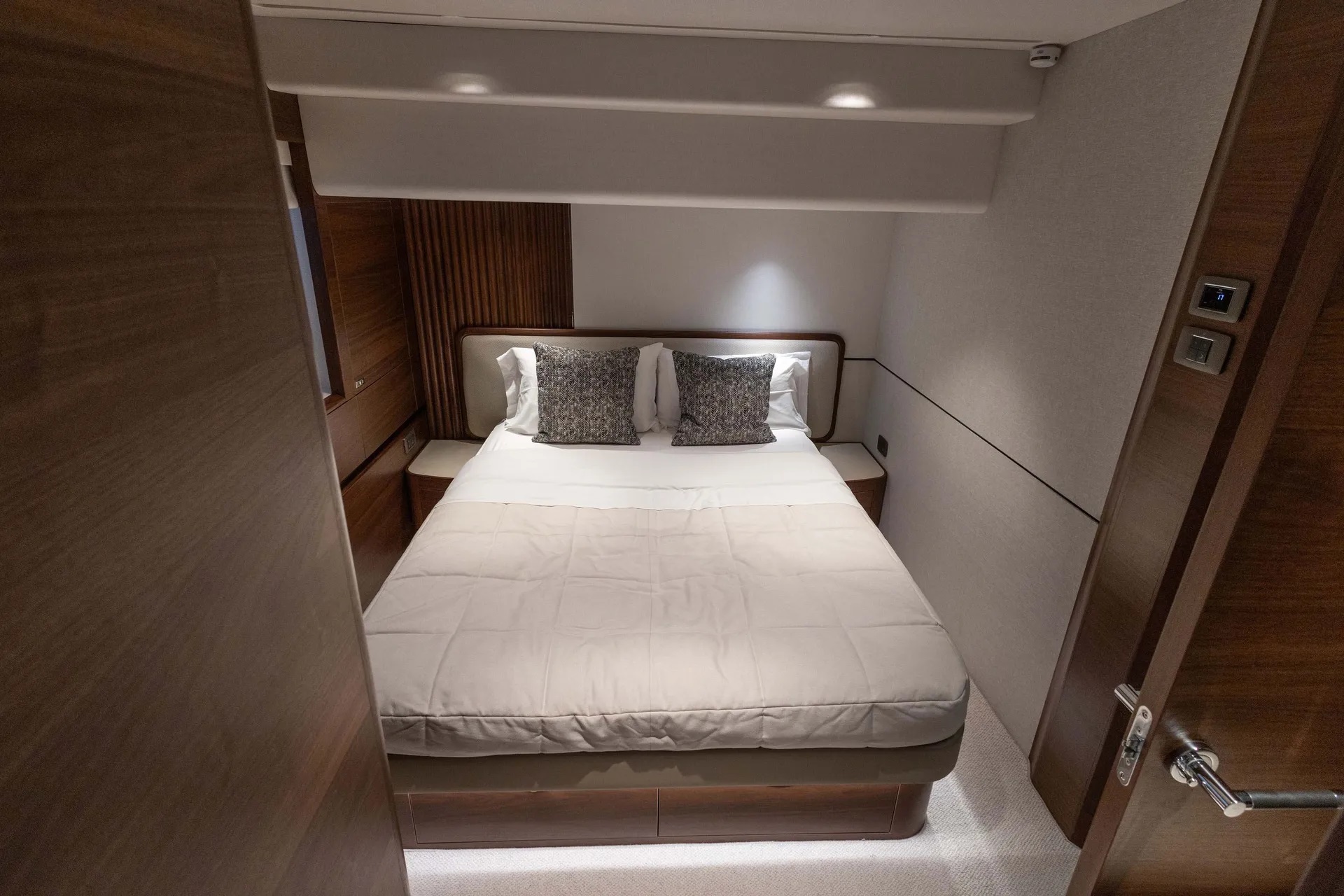 404 Lower deck double.jpg