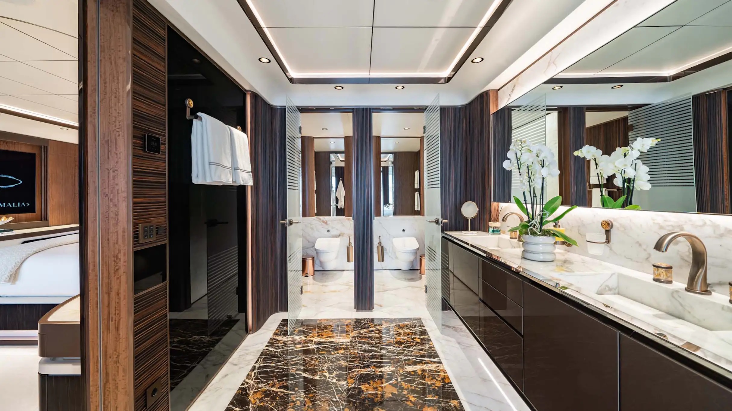 404 Master suite ensuite.jpg