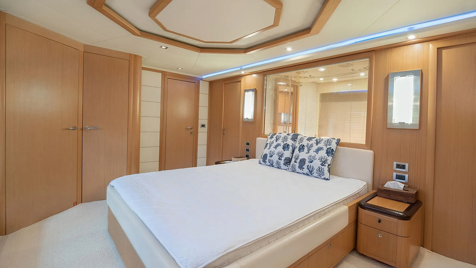 404 Primary suite - lower deck alternative view.jpg