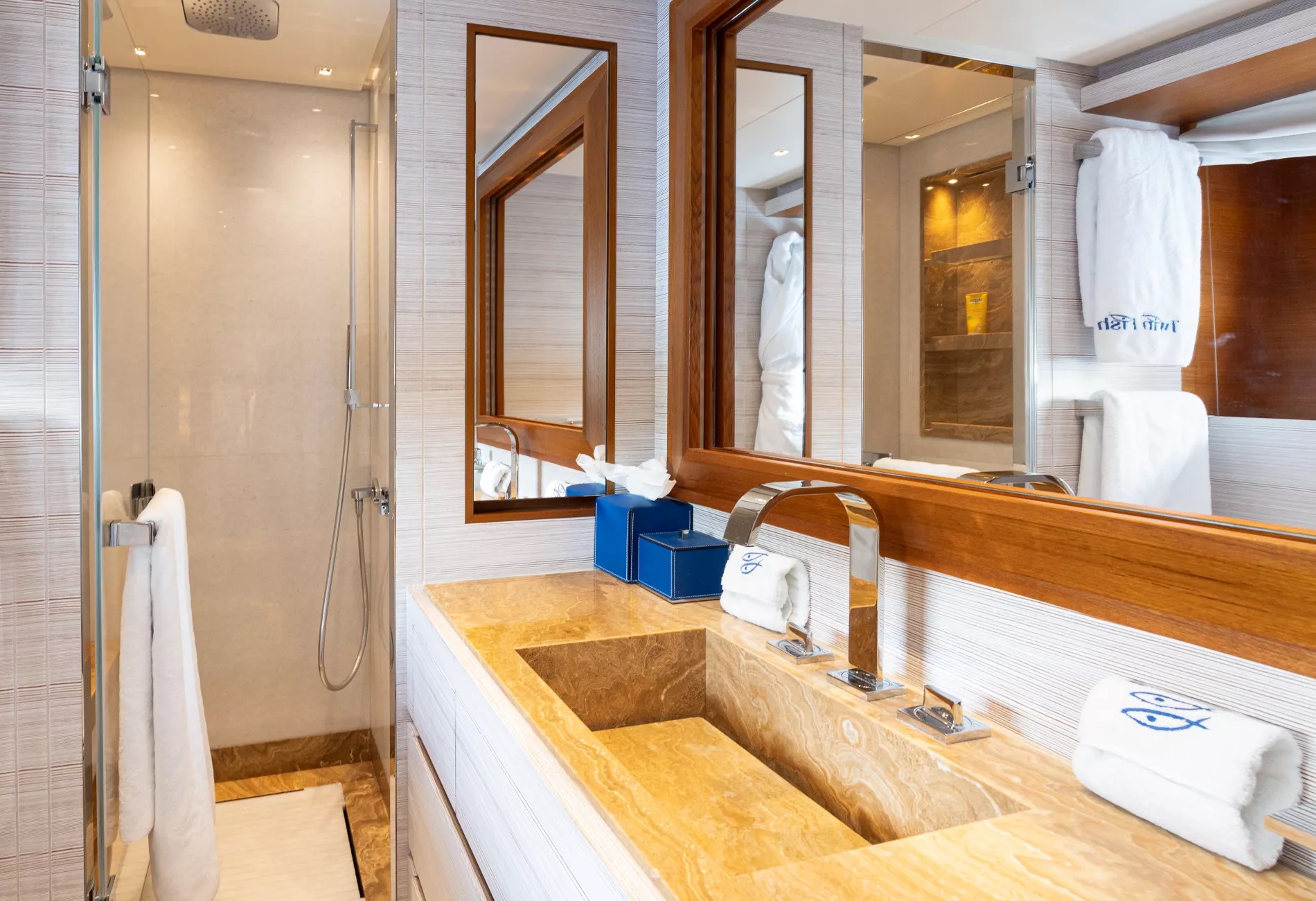 404 VIP ensuite bathroom.jpg