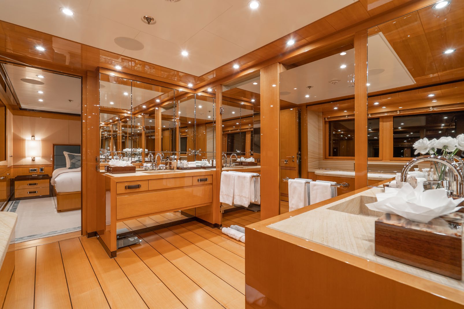 405 Master ensuite.jpg