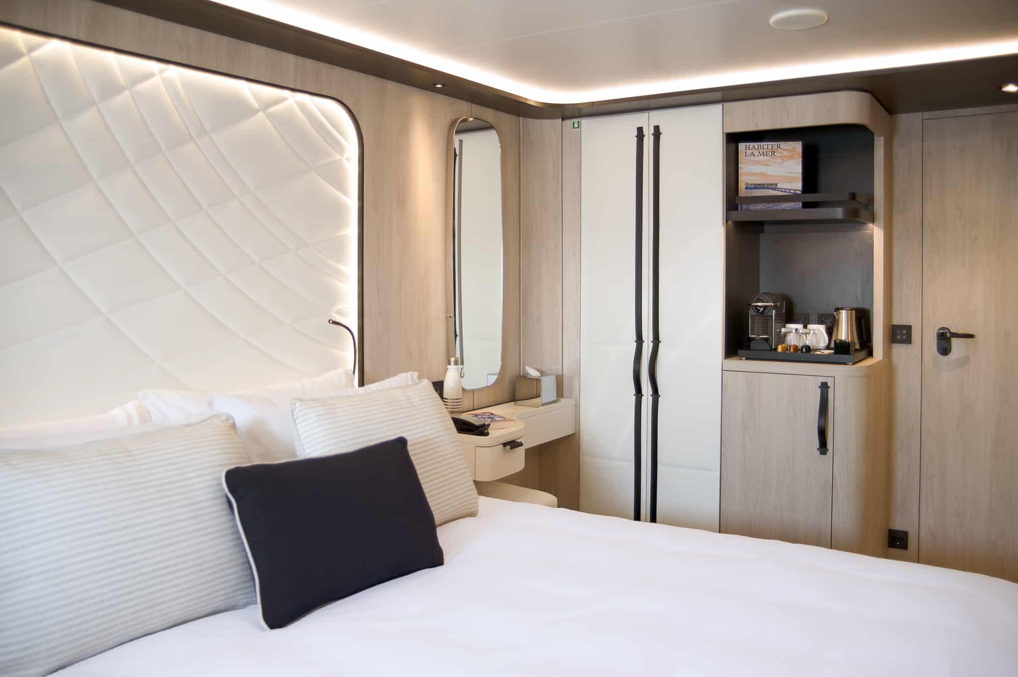 405 Mistral prestige stateroom.jpg