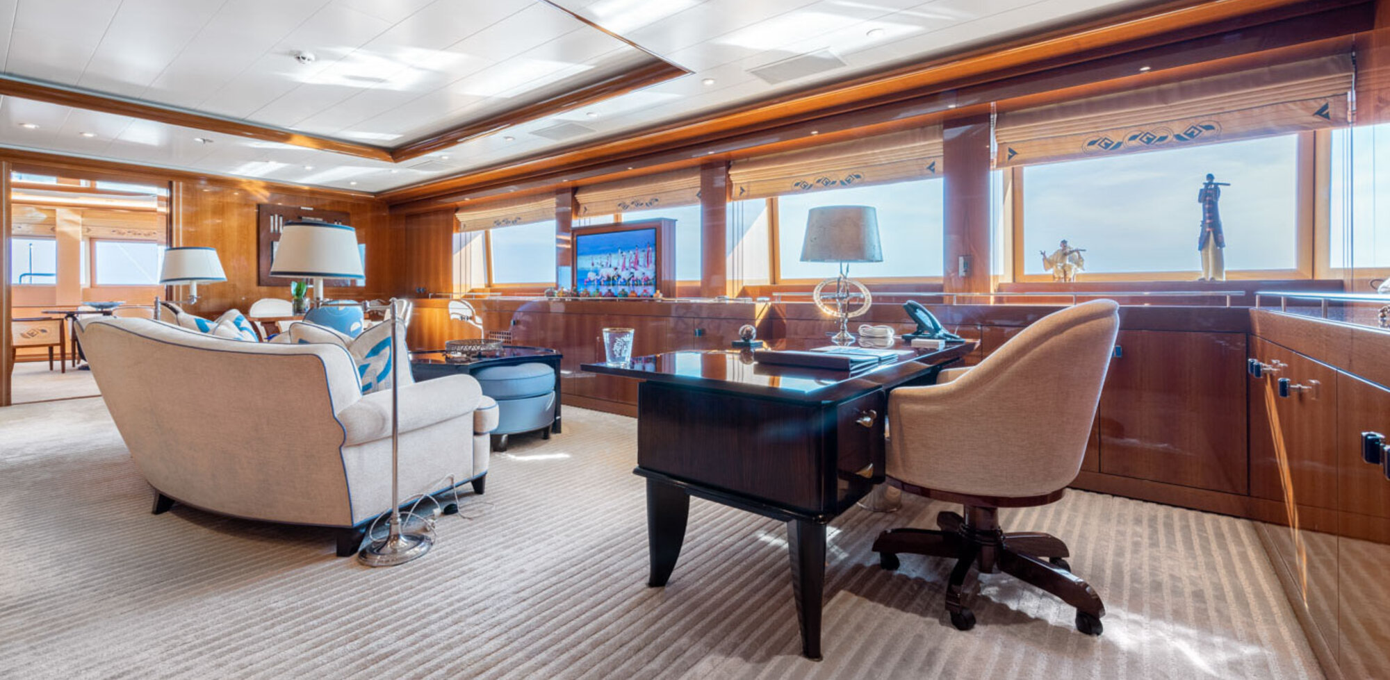 405 Owner's suite office.jpg