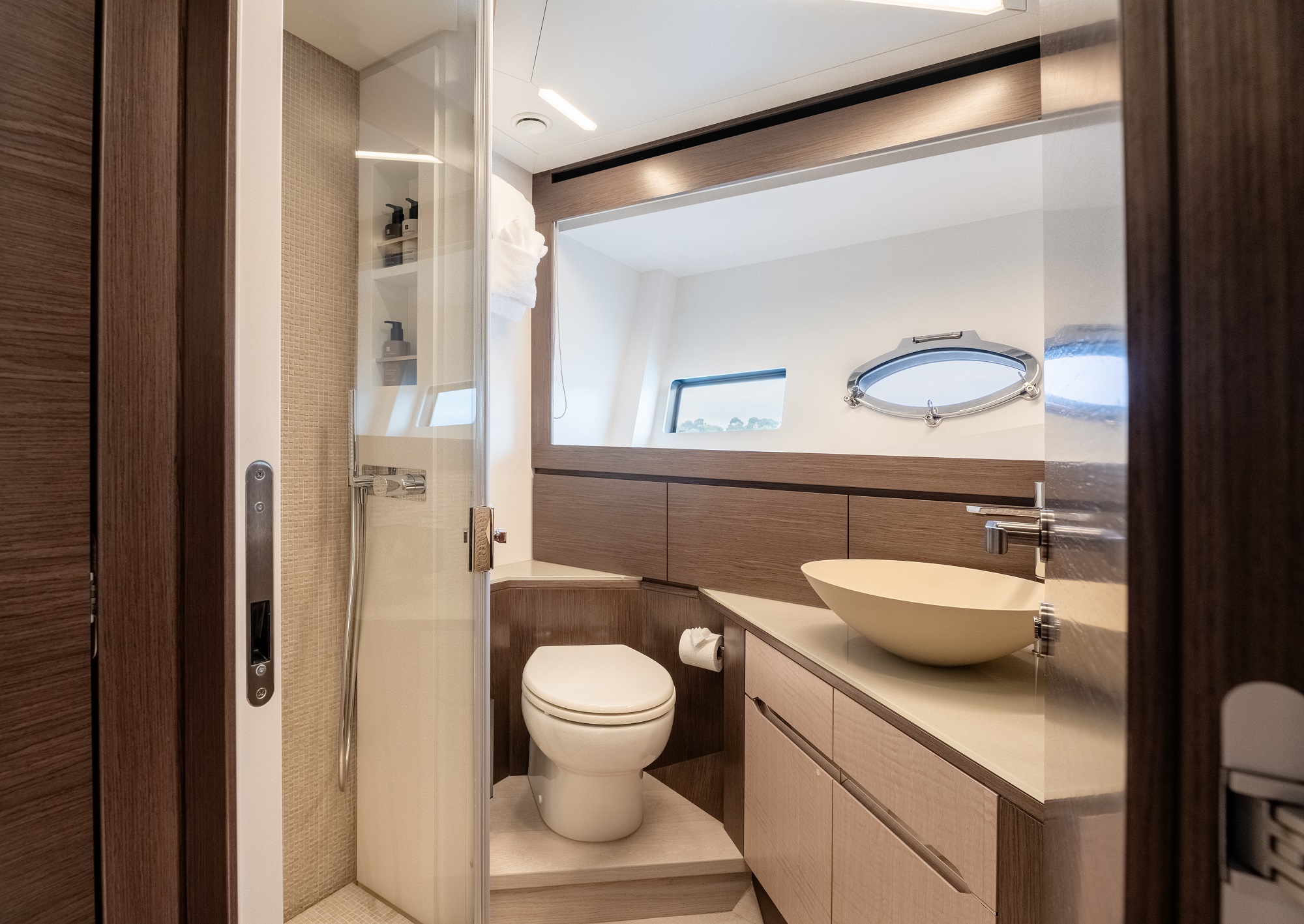 405 VIP ensuite bathroom.jpg