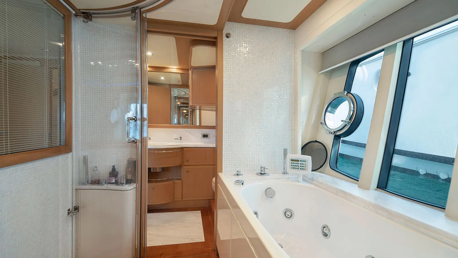 405 primary ensuite - bathtub.jpg