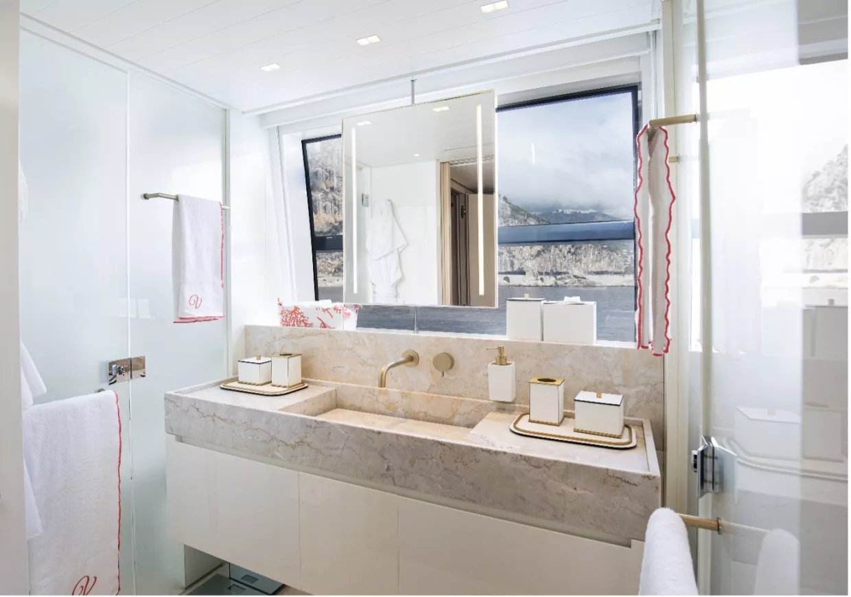 406 Guest ensuite.png