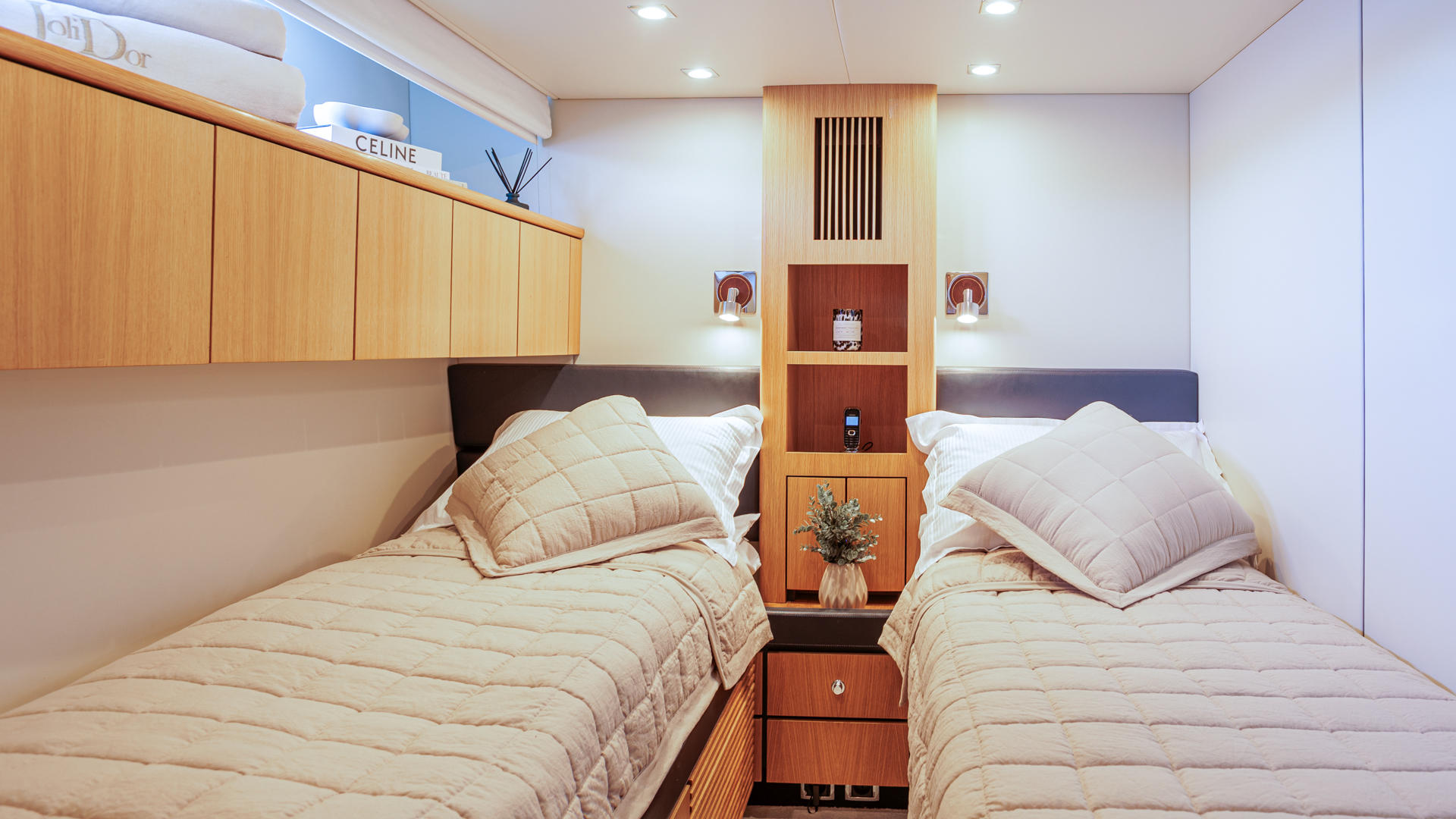 406 Twin cabin.jpg