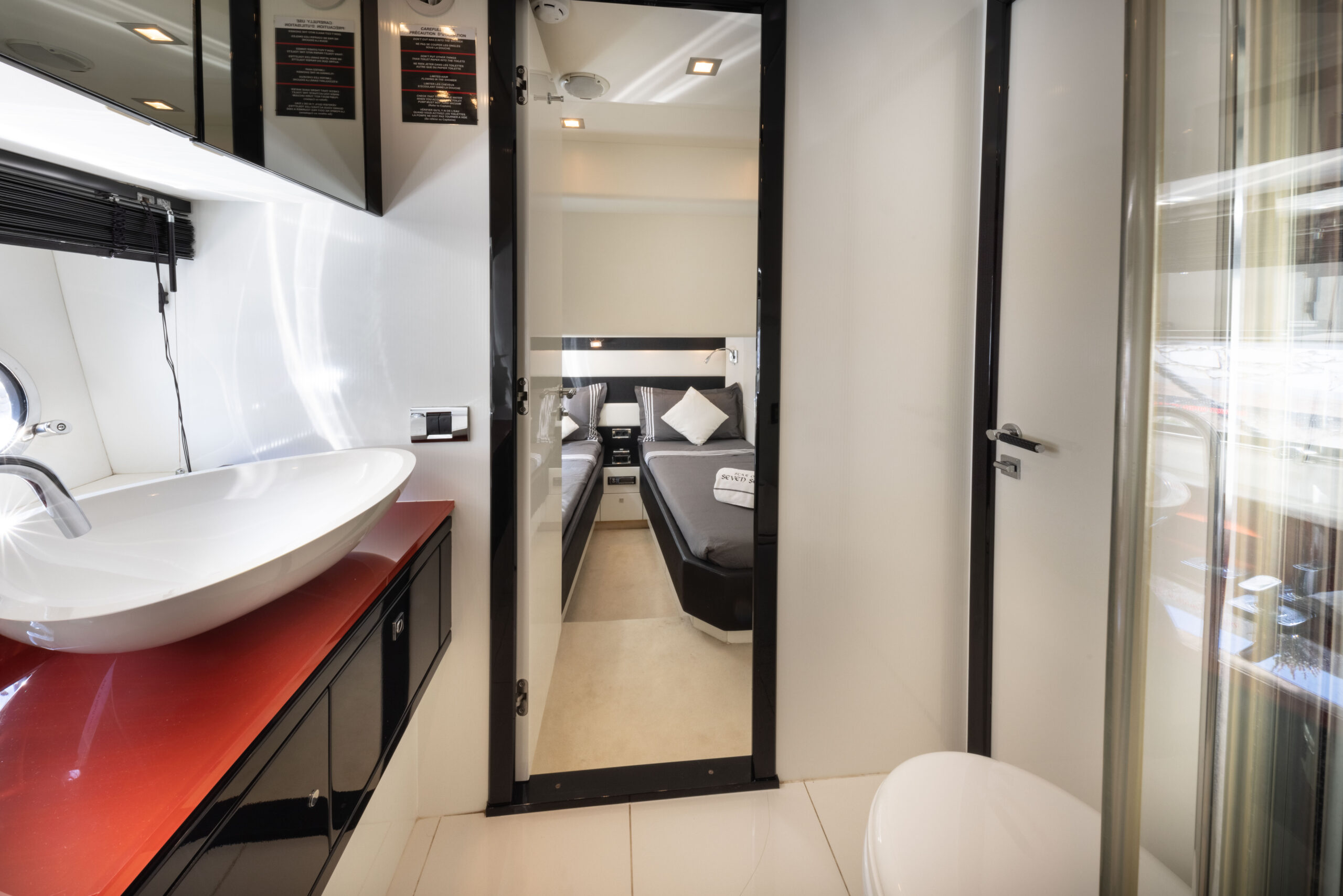 406 Twin ensuite.jpg
