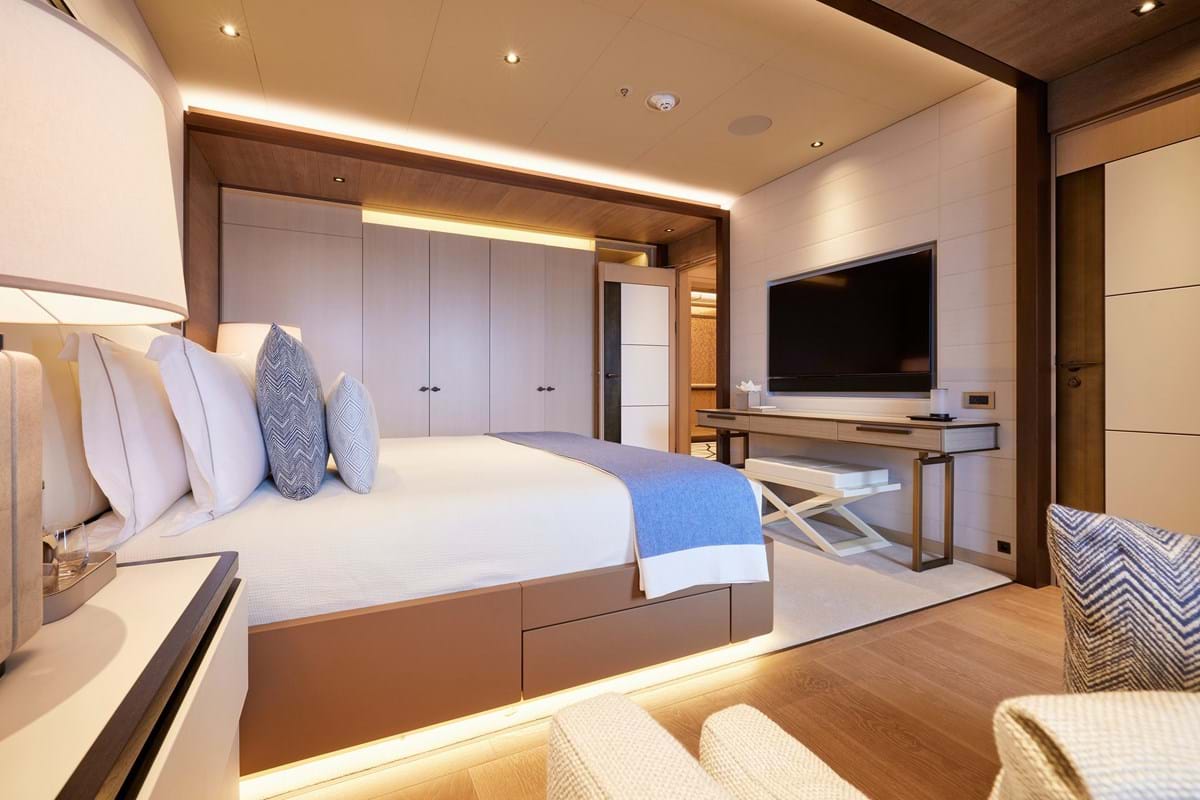 406 Upper deck cabin.jpg