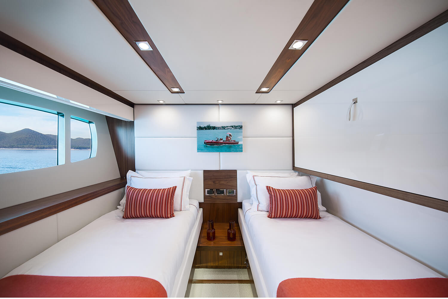 407 Lower deck twin with pullman.jpg