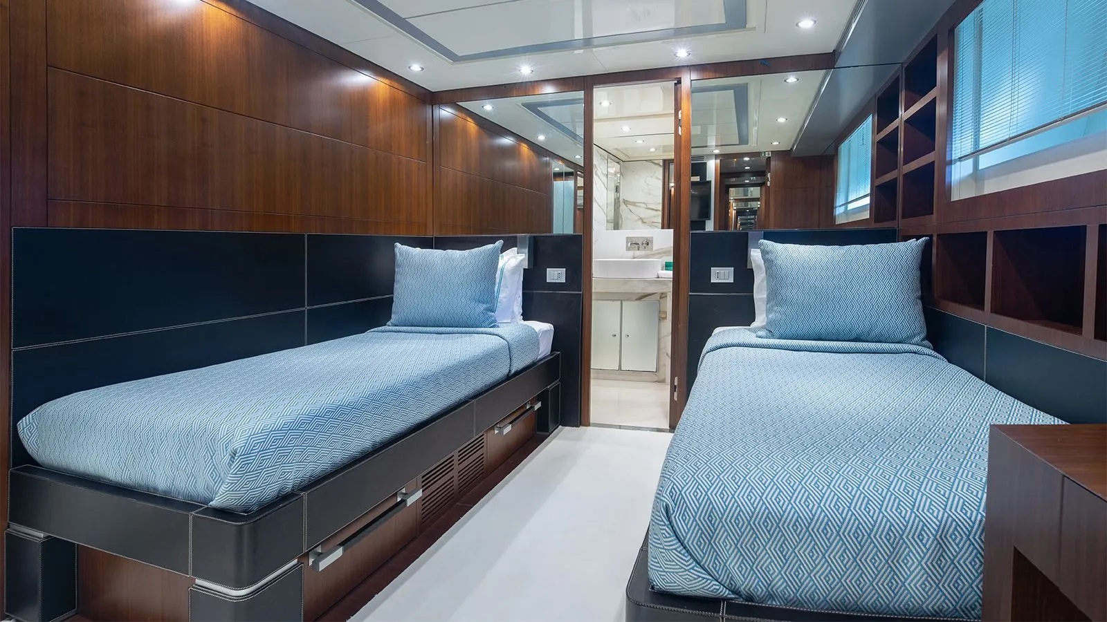 407 Twin suite.jpg