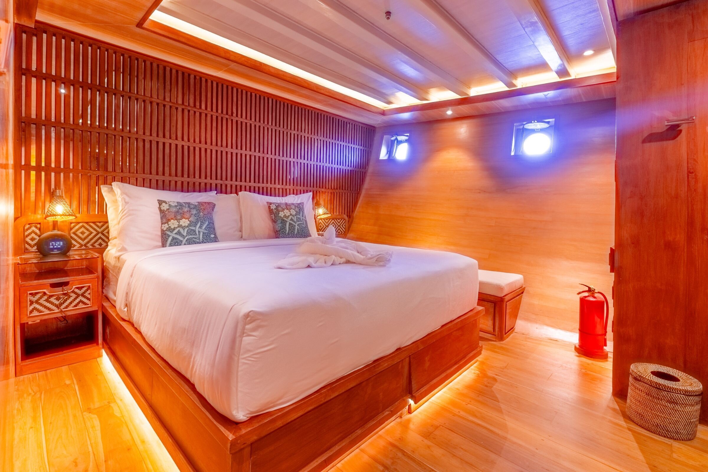 408 Lower deck double suite.jpg