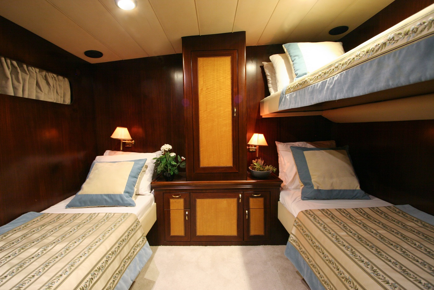 408 Twin guest suite with additional pullman.jpg