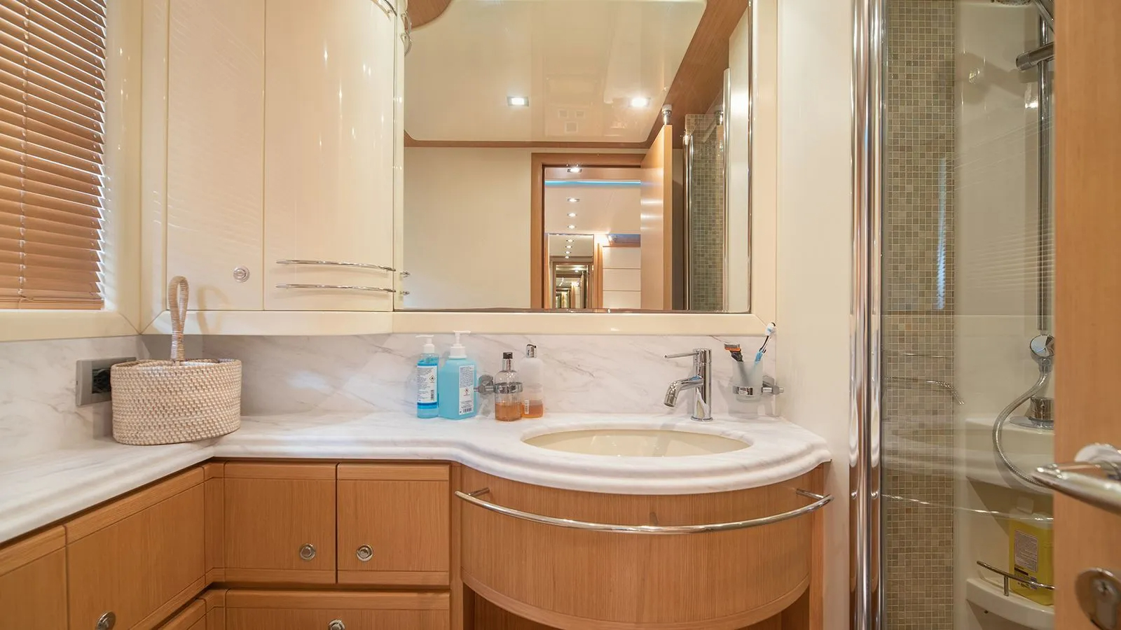 409 Double suite ensuite.jpg
