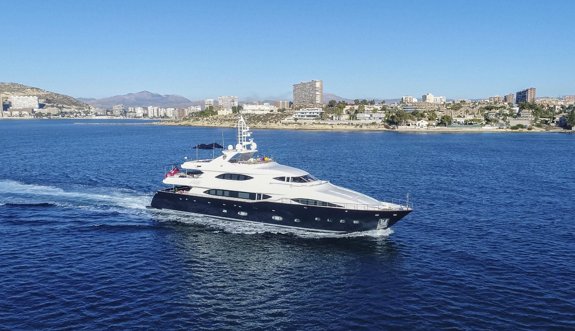 40M CUSTOM LINE SUPERYACHT by CRN.jpg