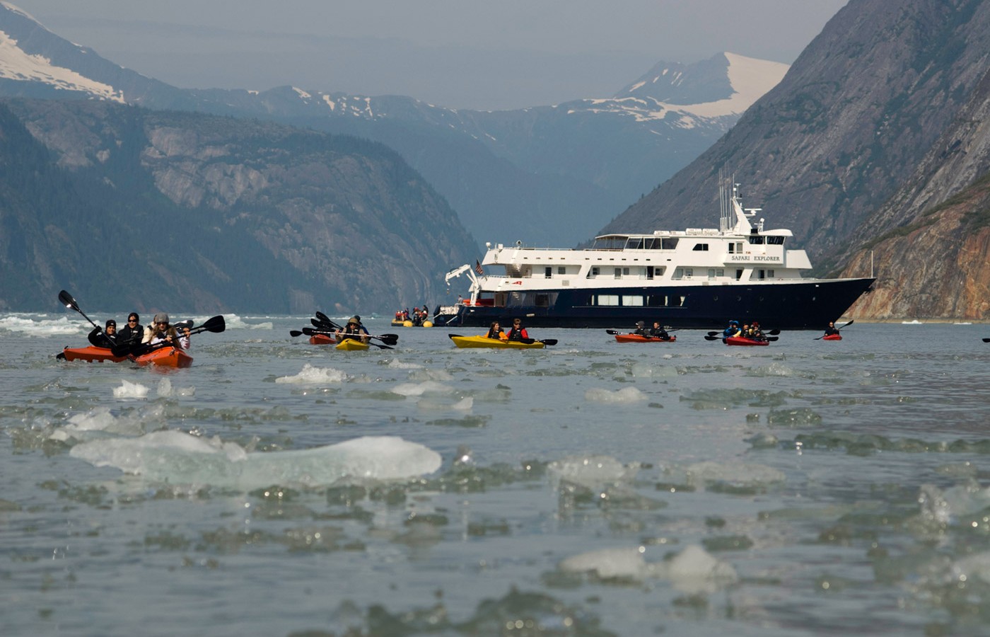 40_safari_explorer_kayakers_ice_sm-1400x900.jpg