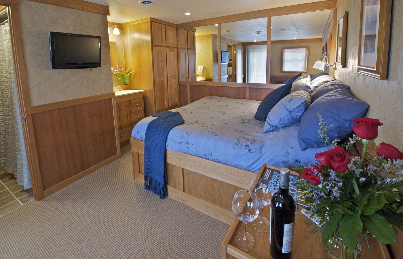 40captain_stateroom_sm-1400x900.jpg