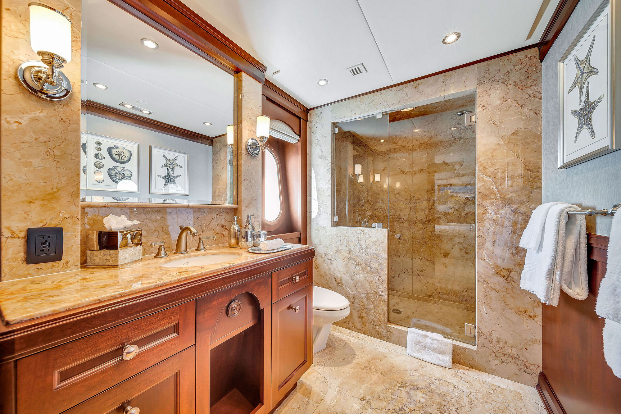 411 Guest ensuite.jpg
