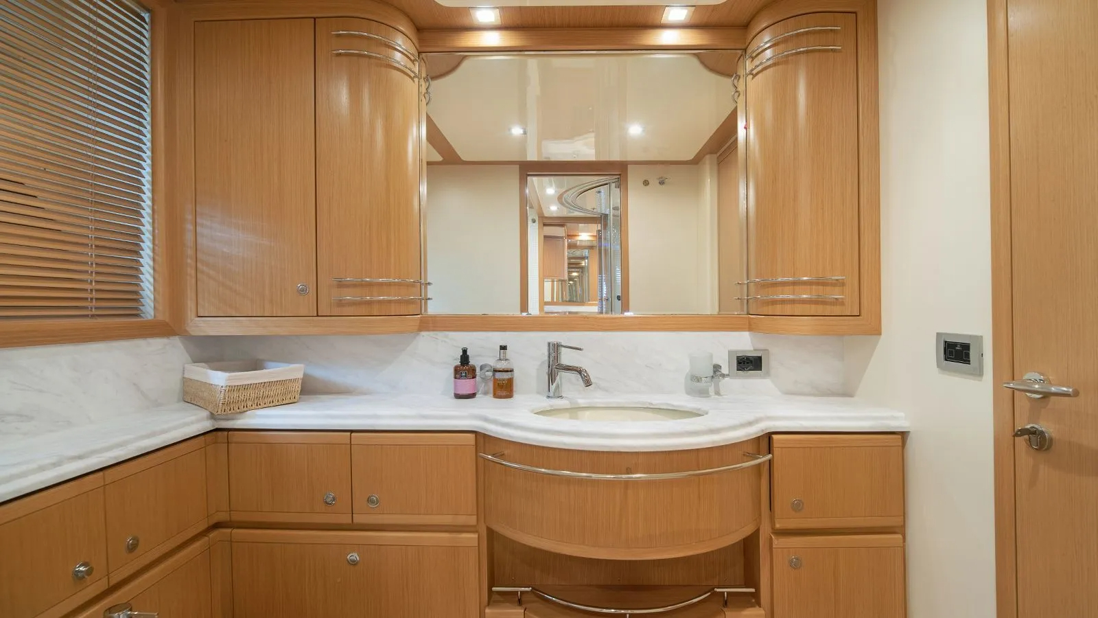 412 Guest ensuite.jpg