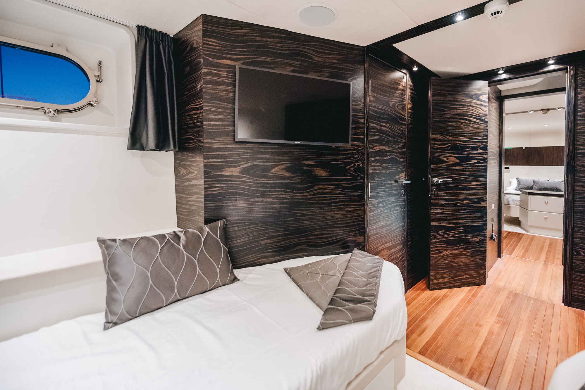 413 Entrance to twin suite.jpg