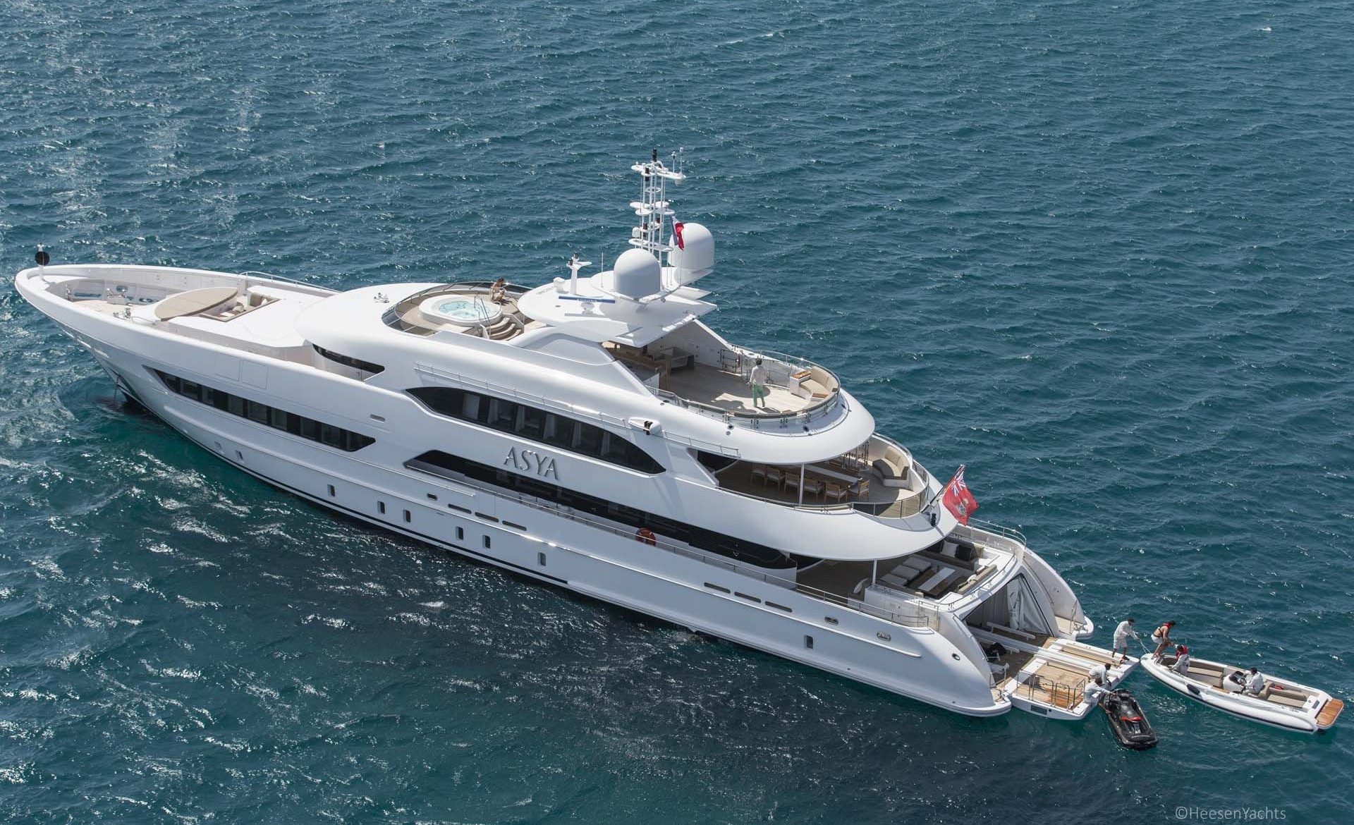 47m HEESEN aerial view of the decks.jpg