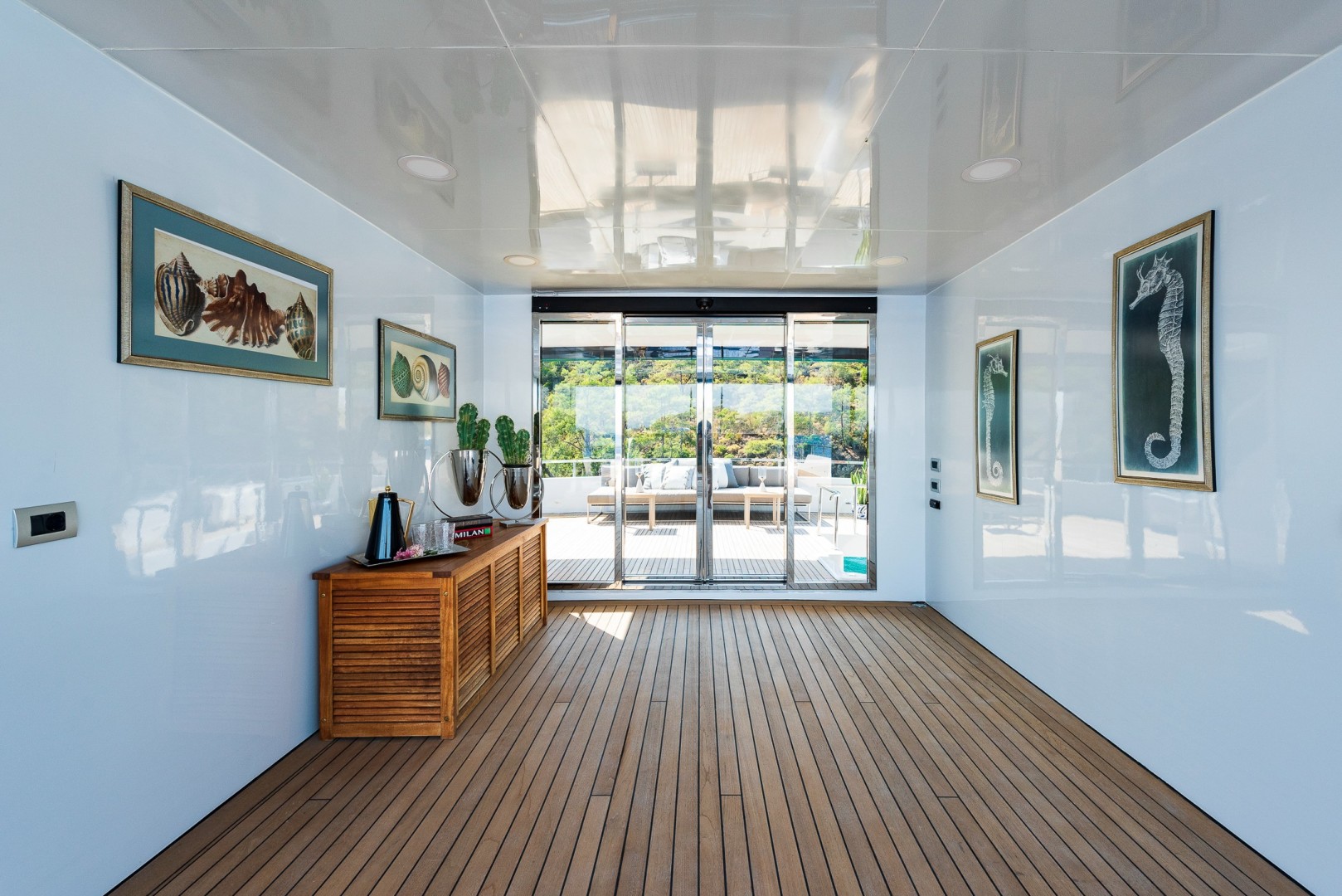 5.1 Sun deck lobby.jpg