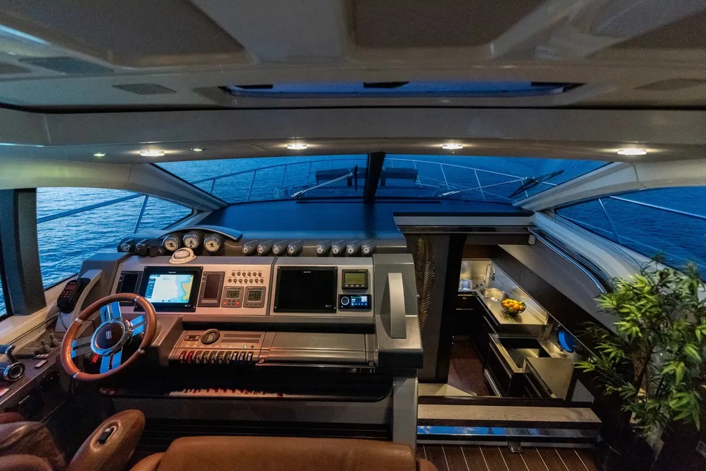 504 Helm controls.jpg