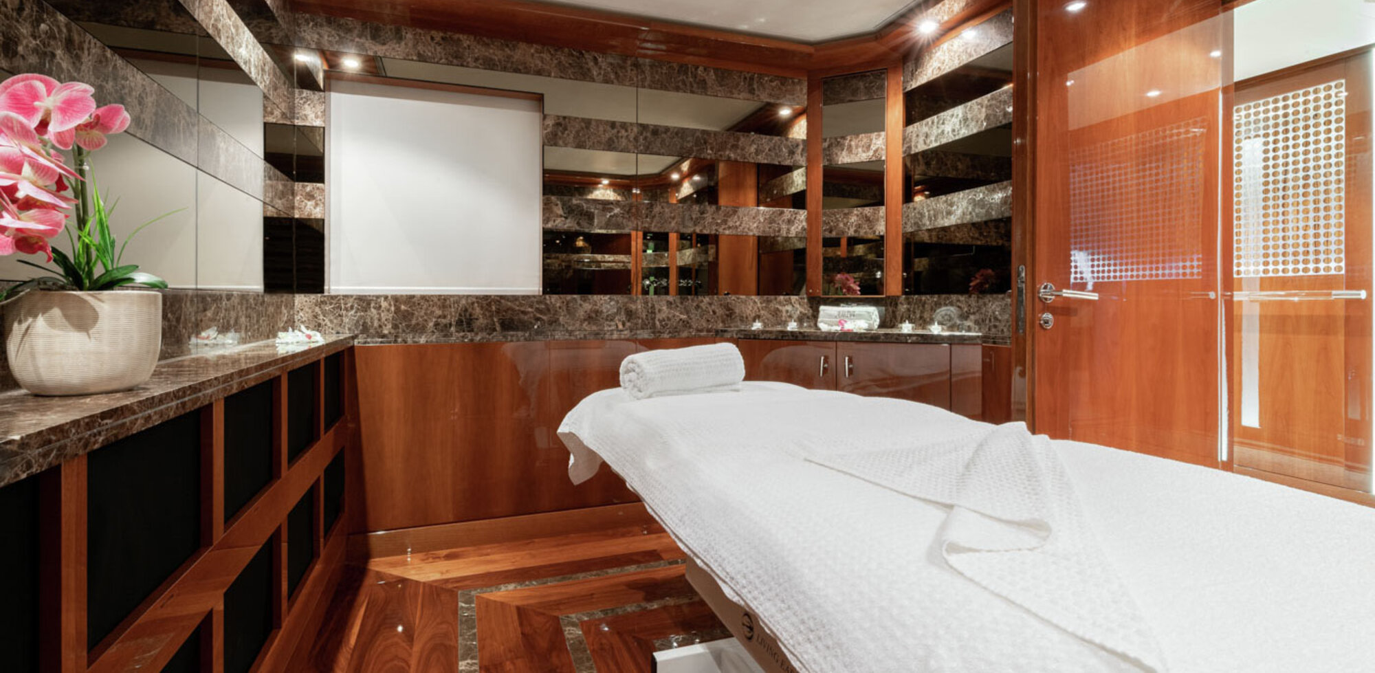 504 Massage room.jpg