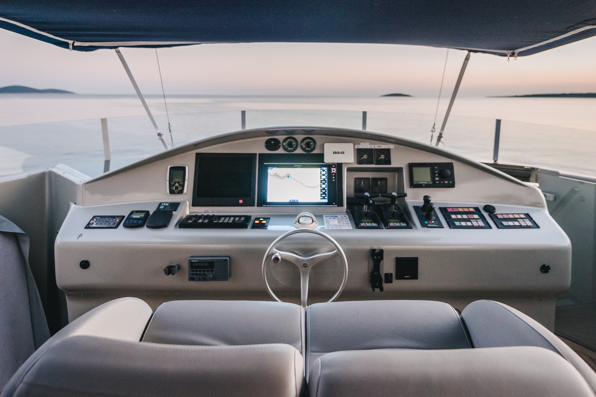 505 Deck helm controls.jpg