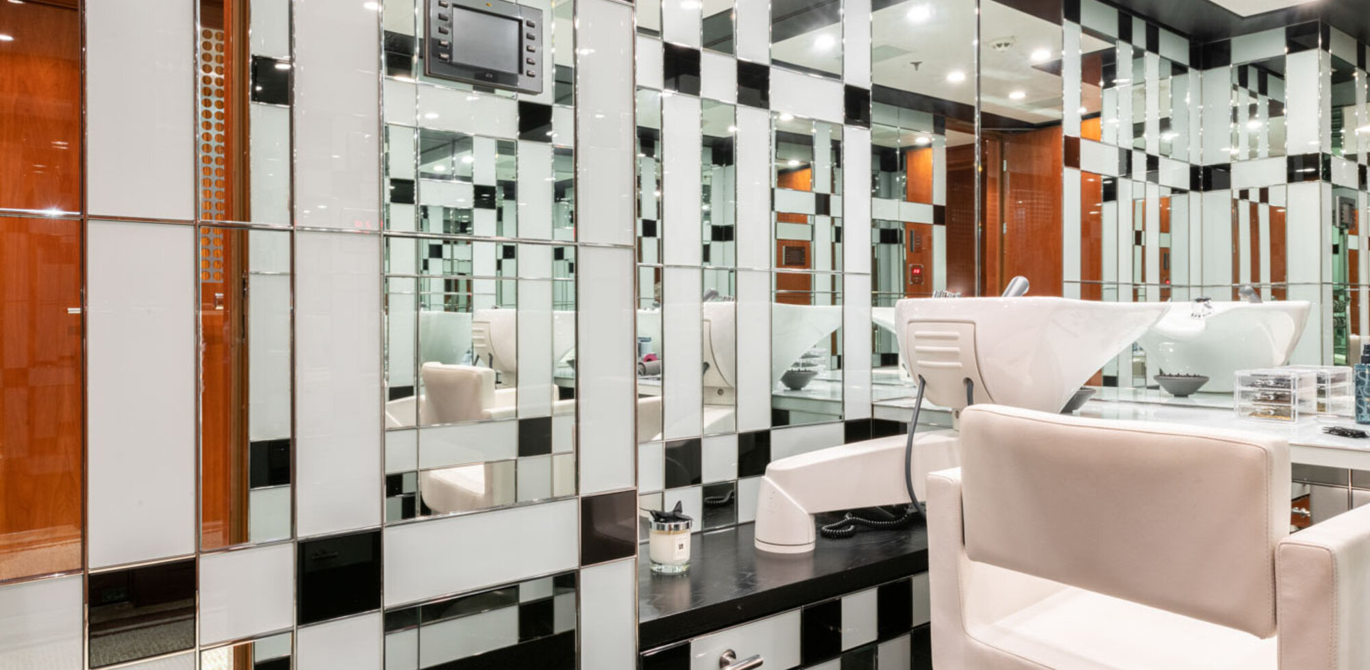 505 Hair salon.jpg