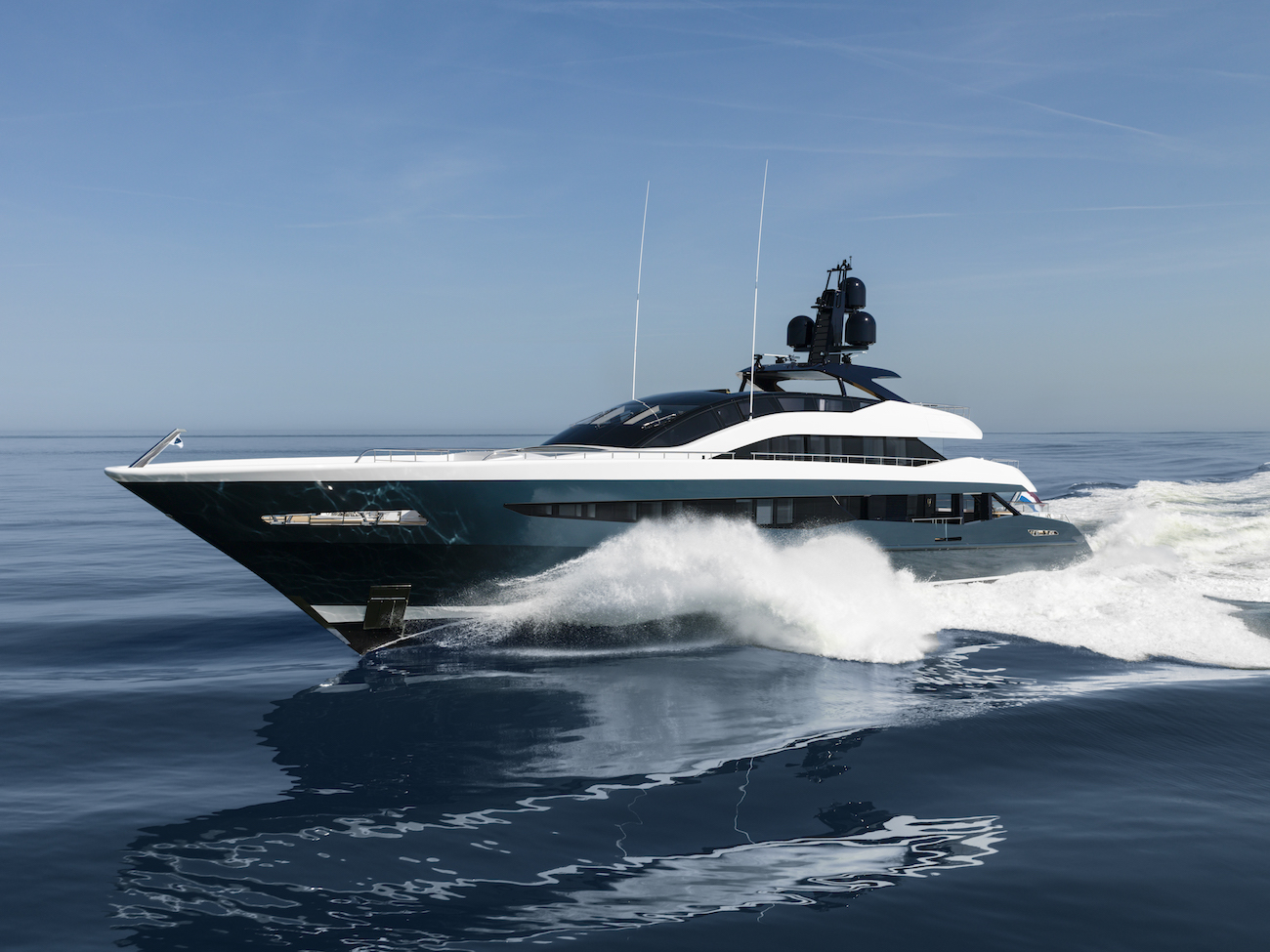 51m IRISHA by Heesen on sea trials .jpg