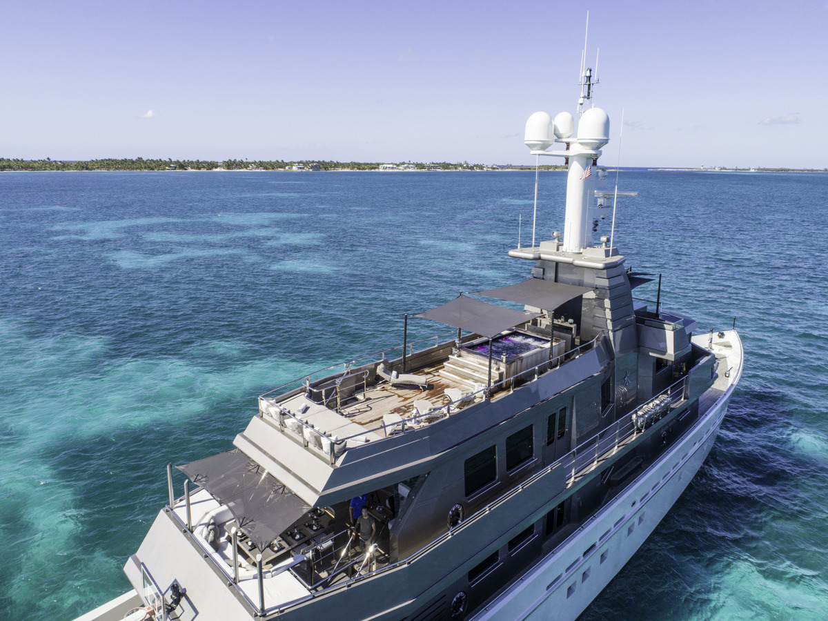 53 meter Oceanfast Yacht - Sundeck.jpg