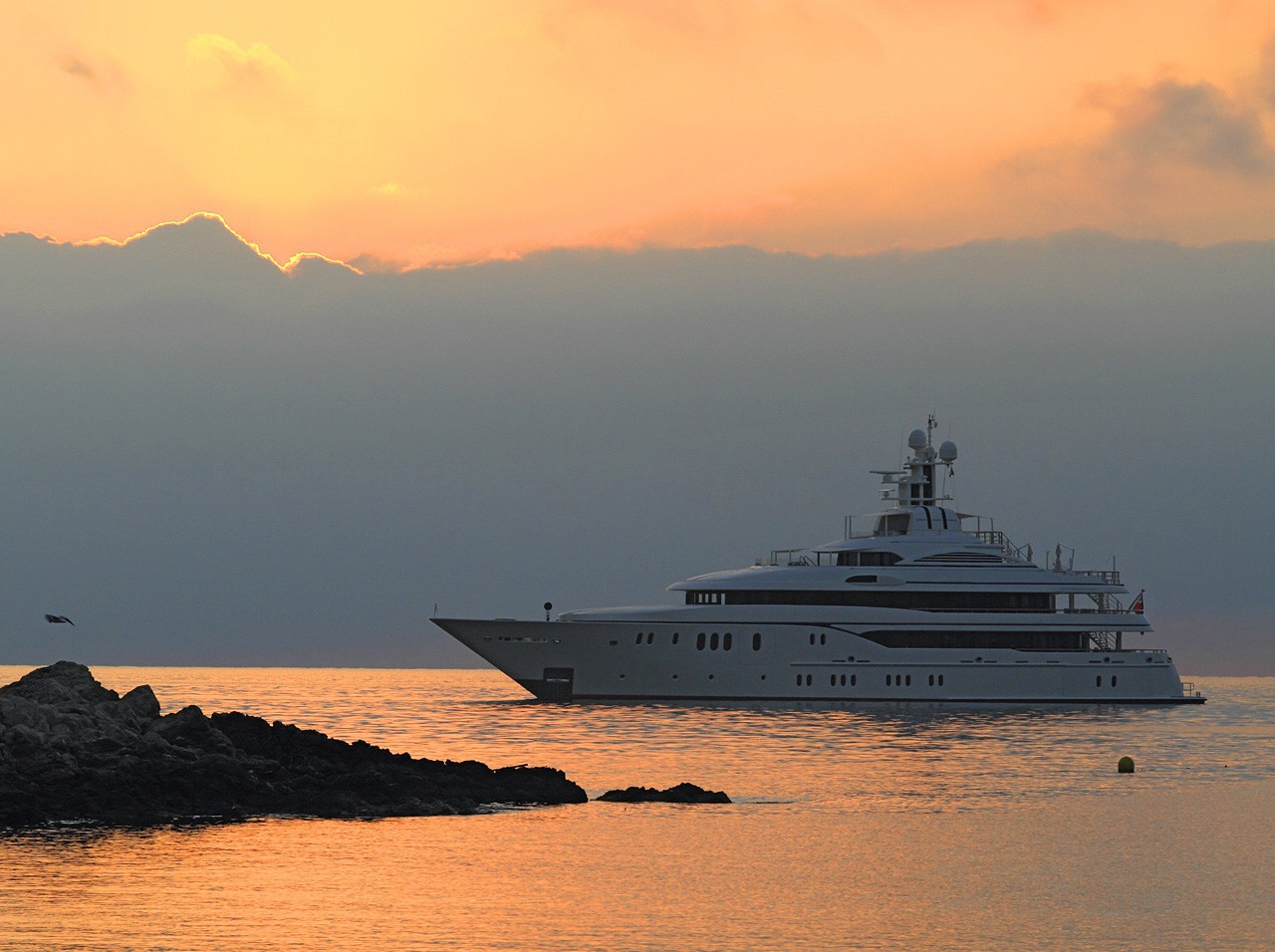 61m Lurssen yacht at sunset.jpg