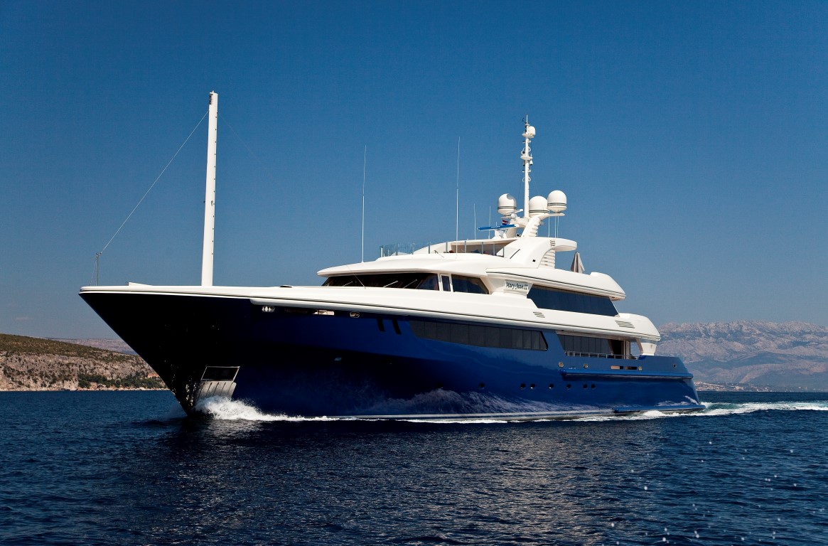 62M superyacht by ISA Yachts.jpg