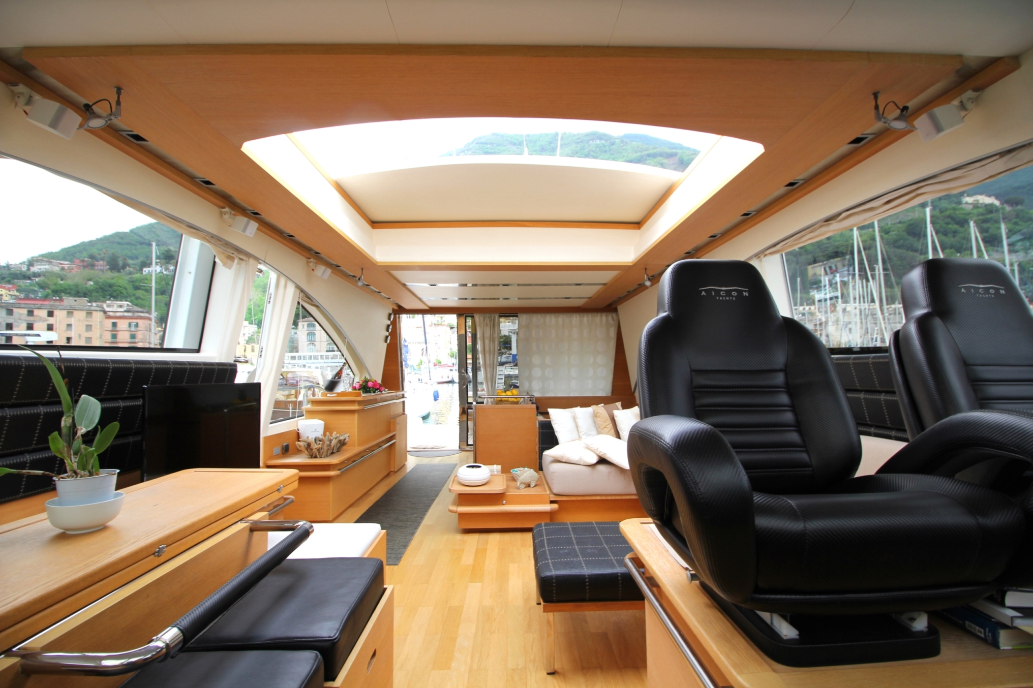 7 forever motor yacht luxury yacht charter noleggio barche levante yachts (5).jpg